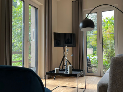 Chic Open-Plan 2-Room Apartment with Designer Kitchen next to Sanssouci Park in Potsdam - Gallery - 9