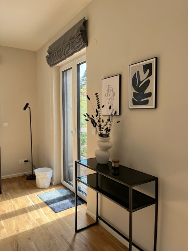 Chic Open-Plan 2-Room Apartment with Designer Kitchen next to Sanssouci Park in Potsdam - Gallery - 12