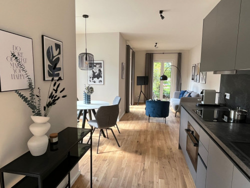 Chic Open-Plan 2-Room Apartment with Designer Kitchen next to Sanssouci Park in Potsdam - Gallery - 13