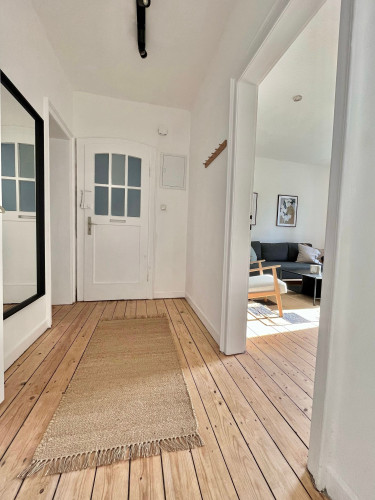 Bright Apartment in central but quiet area