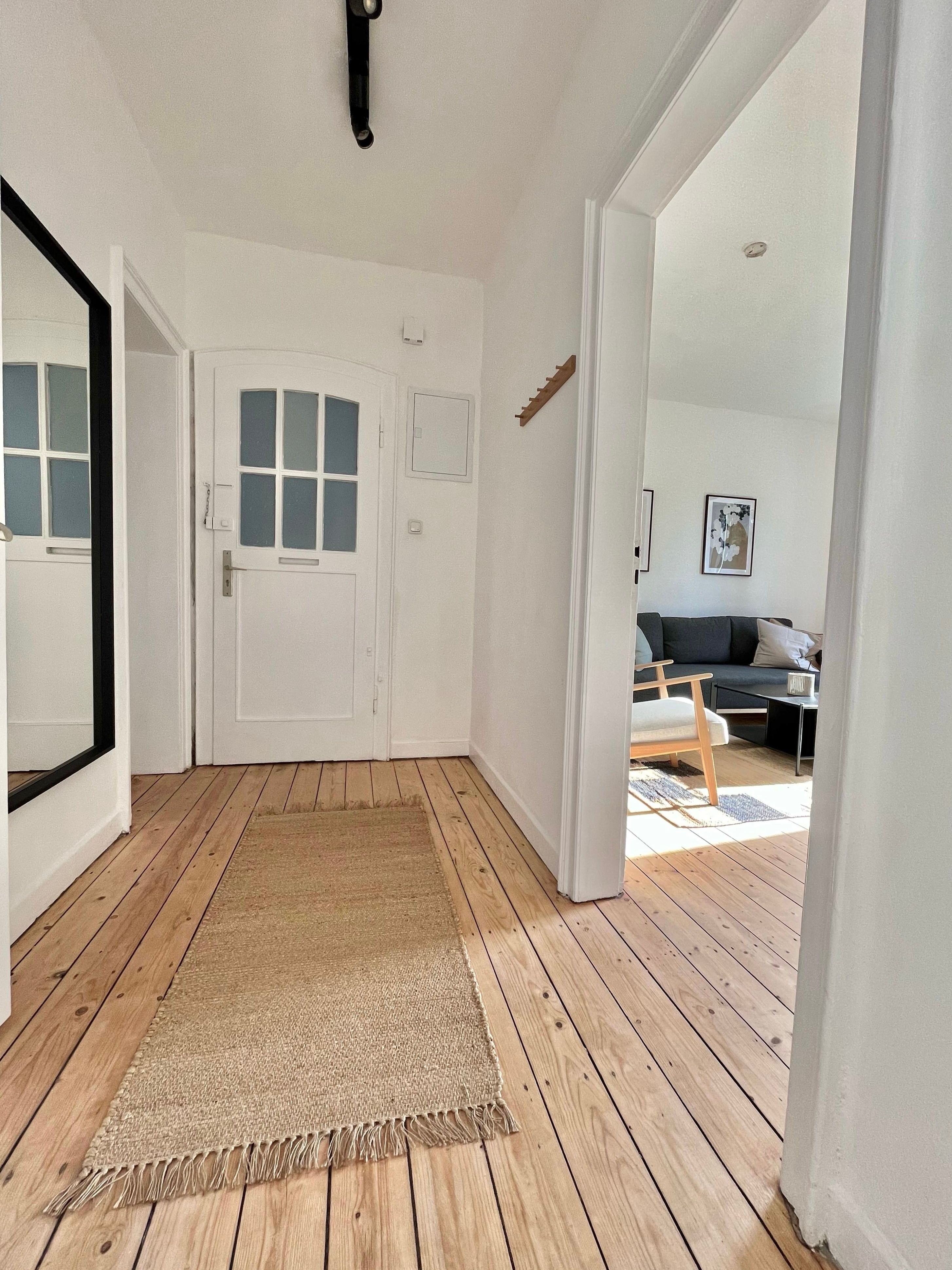 Bright Apartment In Central But Quiet Area - 11