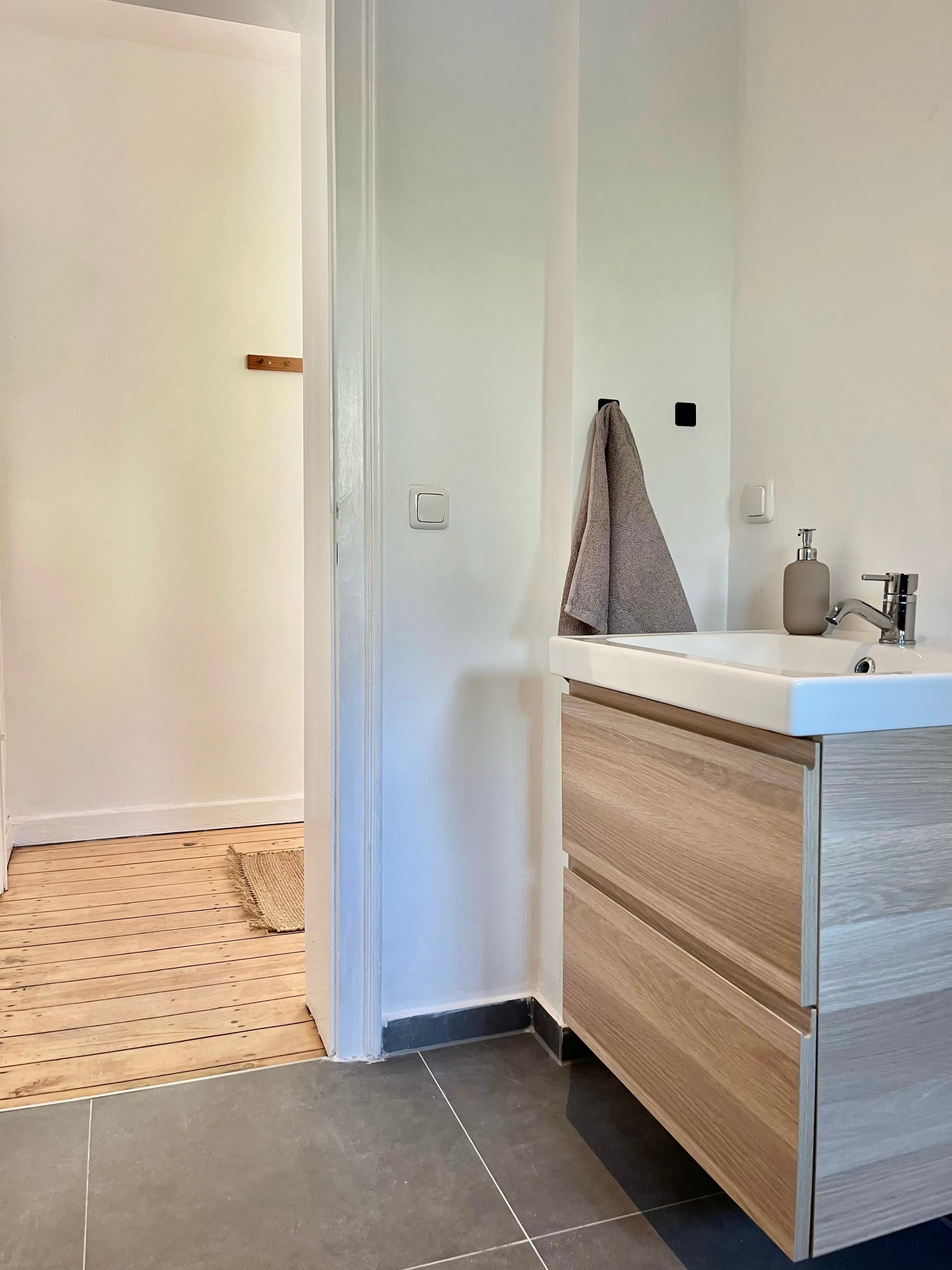 Bright Apartment In Central But Quiet Area - 12