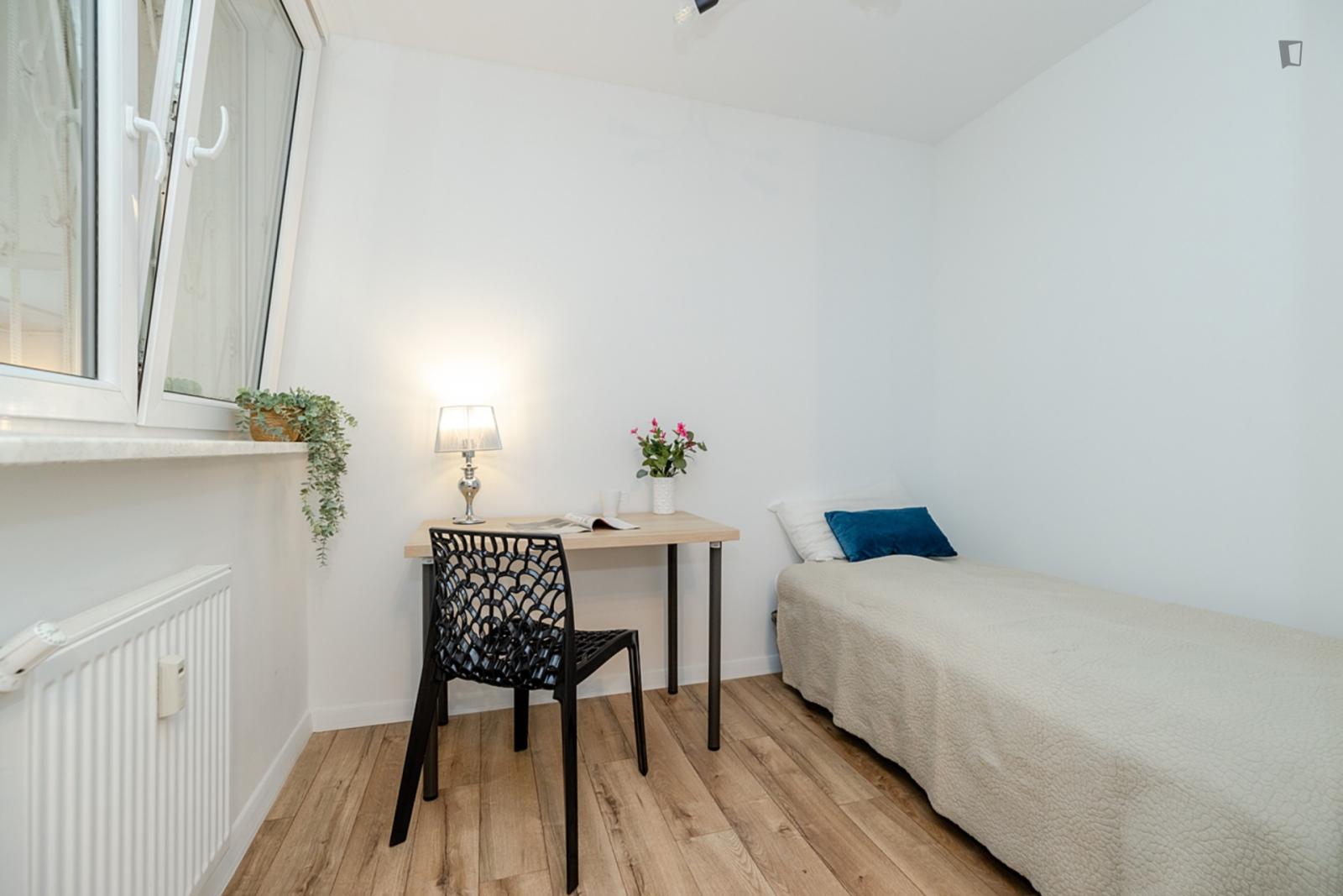 Lovely Single Bedroom Near The Centre Of Warsaw - 1