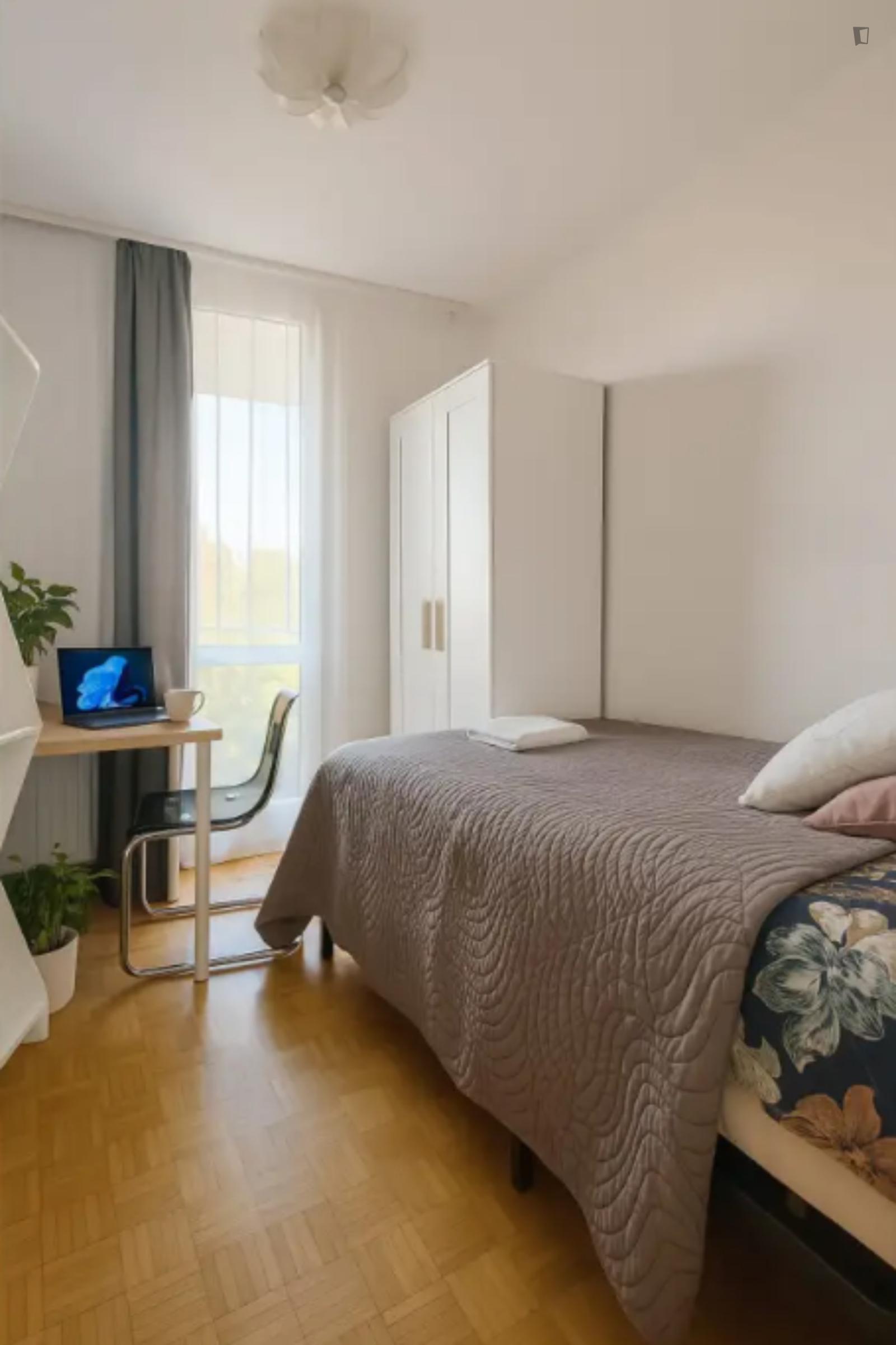 Single Bedroom With BALCONY Near Metro National Stadium 3 - 1