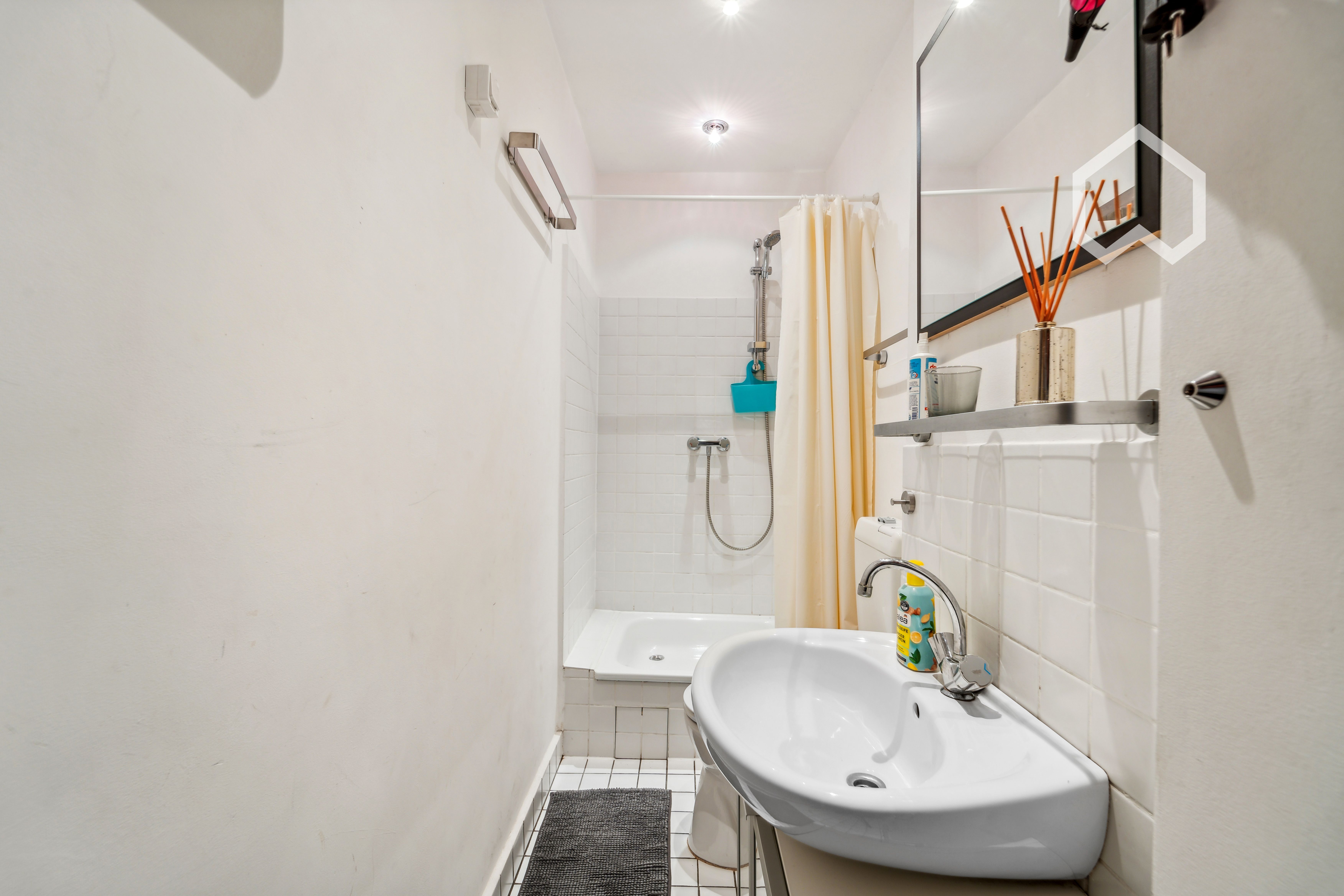  Elegant Apartment With Balcony In A Nice Neighborhood  -  Elegant apartment with balcony in a nice neighborhood  - Gallery -  12