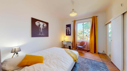 Wonderful double ensuite bedroom in Breil-Barberie