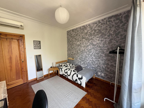 Bright Single Bedroom with a balcony close to Penha de França Viewpoint
