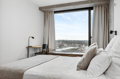 Modern double bedroom in the well-connected and dynamic Brussels North