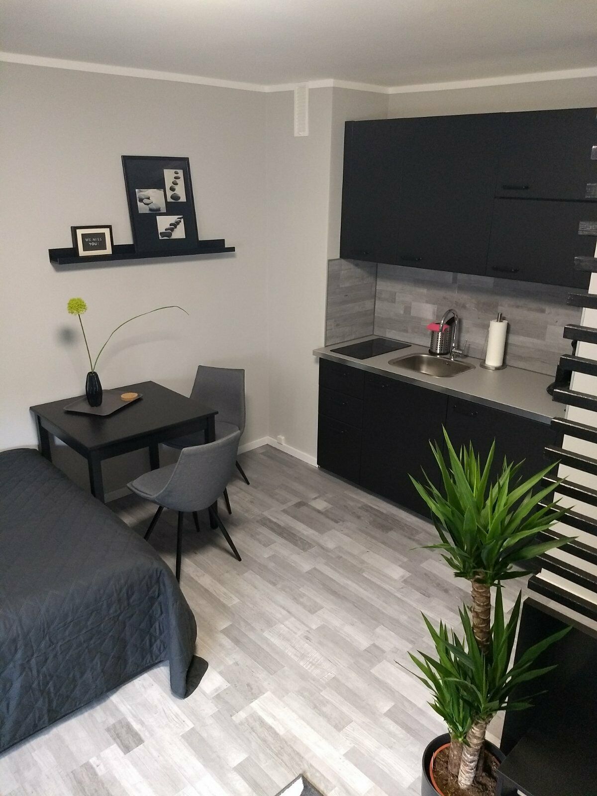  Temporary Living In A Modern One-Room Apartment  -  Temporary living in a modern one-room apartment  - Gallery -  3