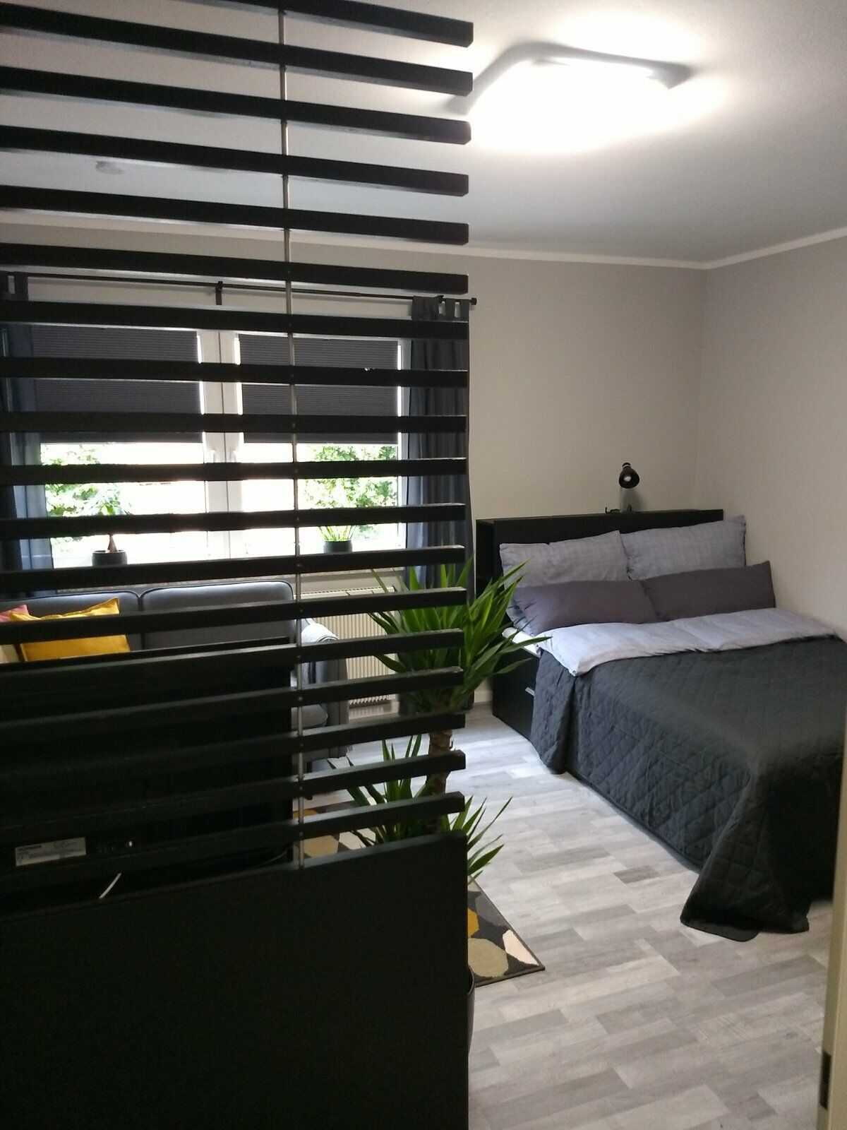  Temporary Living In A Modern One-Room Apartment  -  Temporary living in a modern one-room apartment  - Gallery -  6