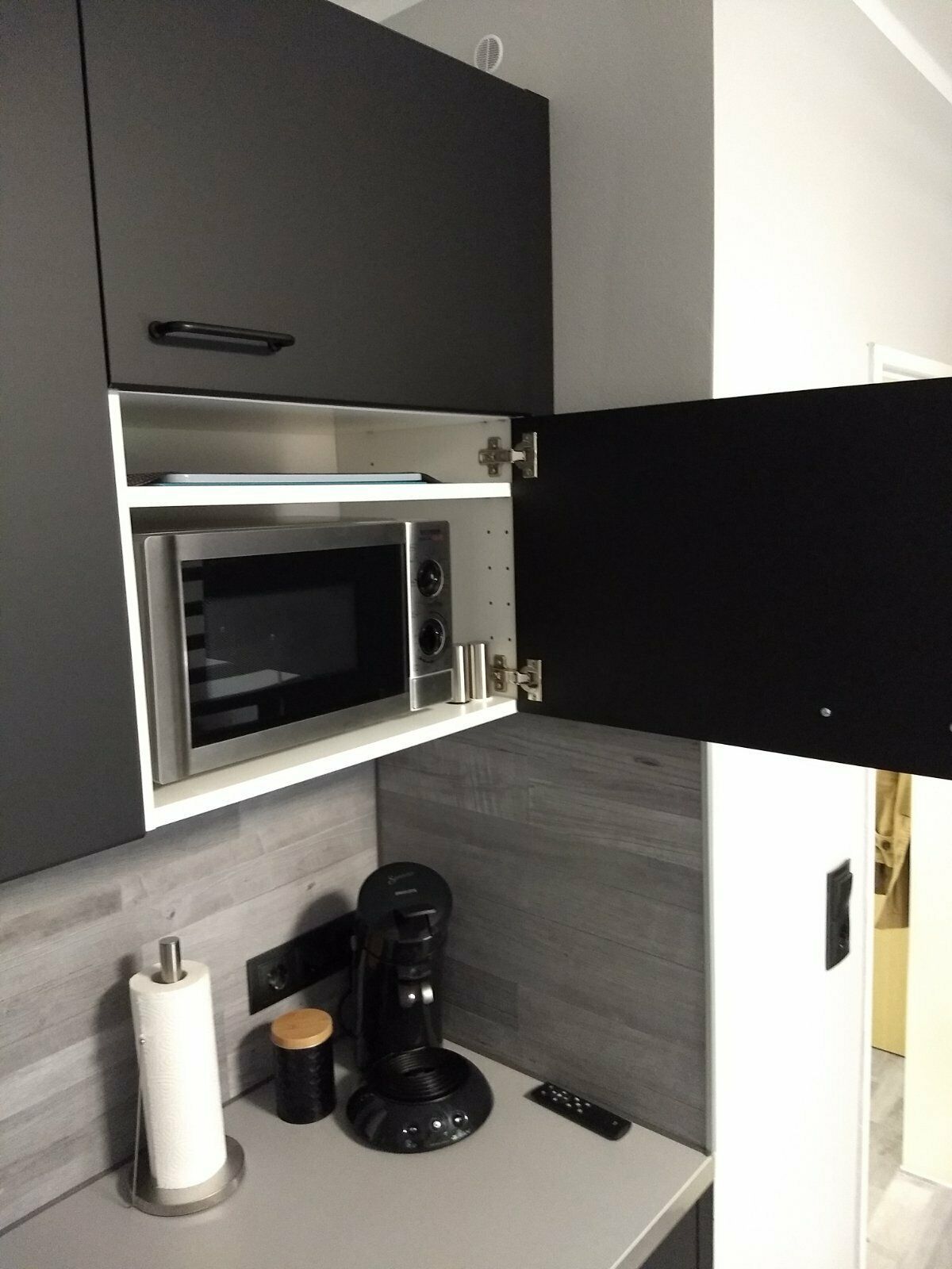  Temporary Living In A Modern One-Room Apartment  -  Temporary living in a modern one-room apartment  - Gallery -  13