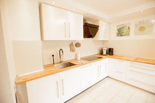 Haus mit Terasse und Garten direkt am Wald - Top Anbindungen