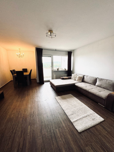 Großzügige 2 Zimmer Wohnung mit zwei Balkonen und einem wunderschönen Blick im Dambach.