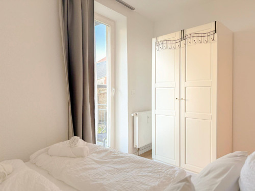 Central apartment with private balcony overlooking the garden | 600m to the main train station | Free Netflix" - Gallery - 10