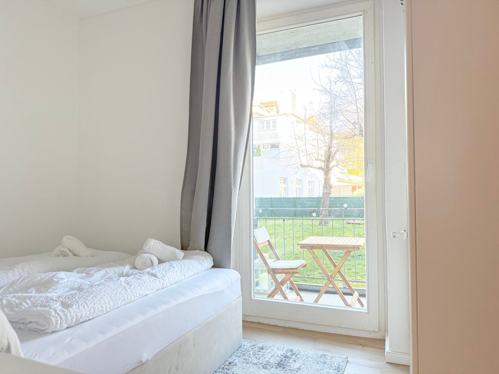 Central Apartment With Private Balcony Overlooking The Garden | 600m To The Main Train Station | Fre - 6