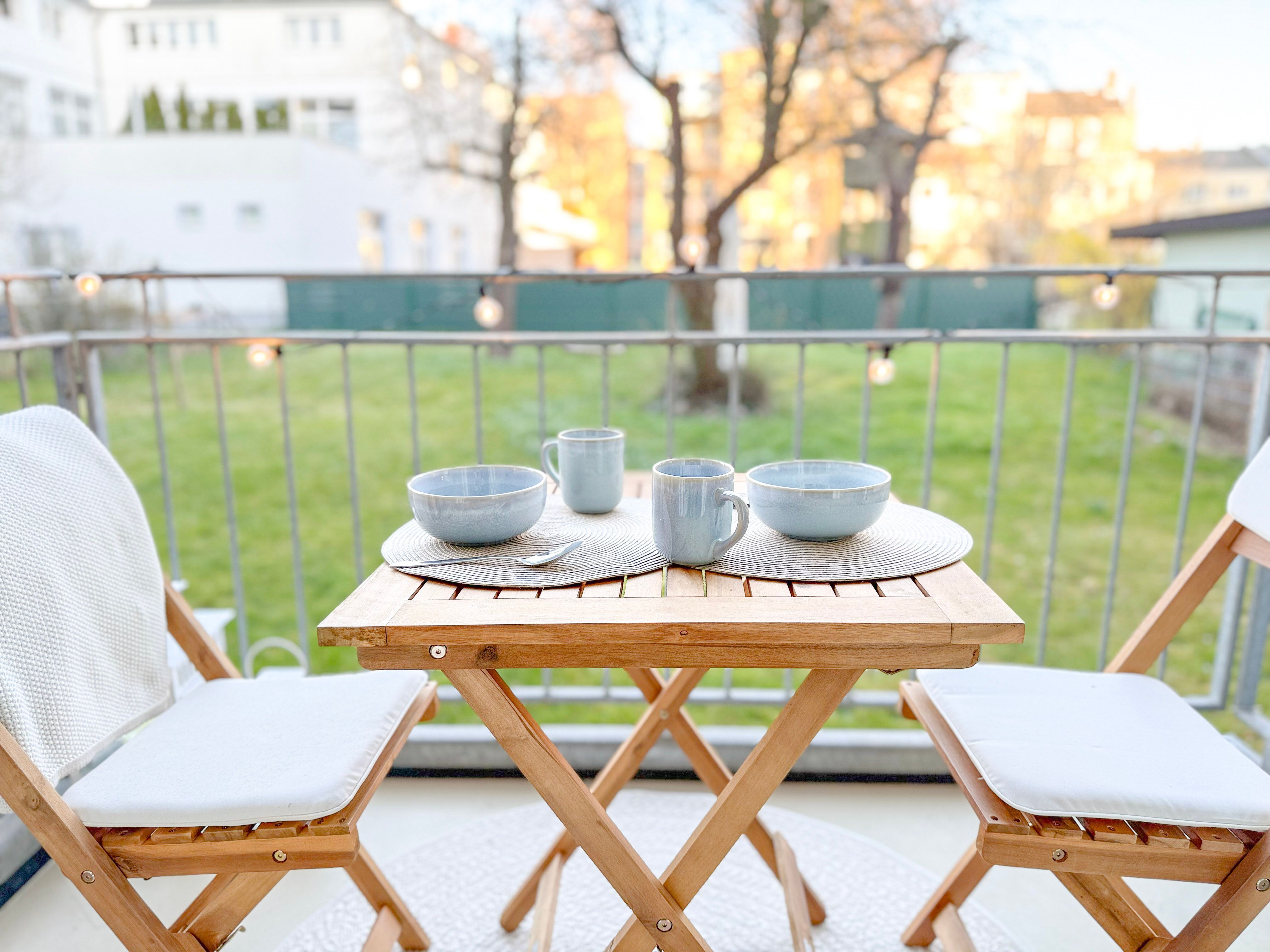 Central Apartment With Private Balcony Overlooking The Garden | 600m To The Main Train Station | Fre - 8