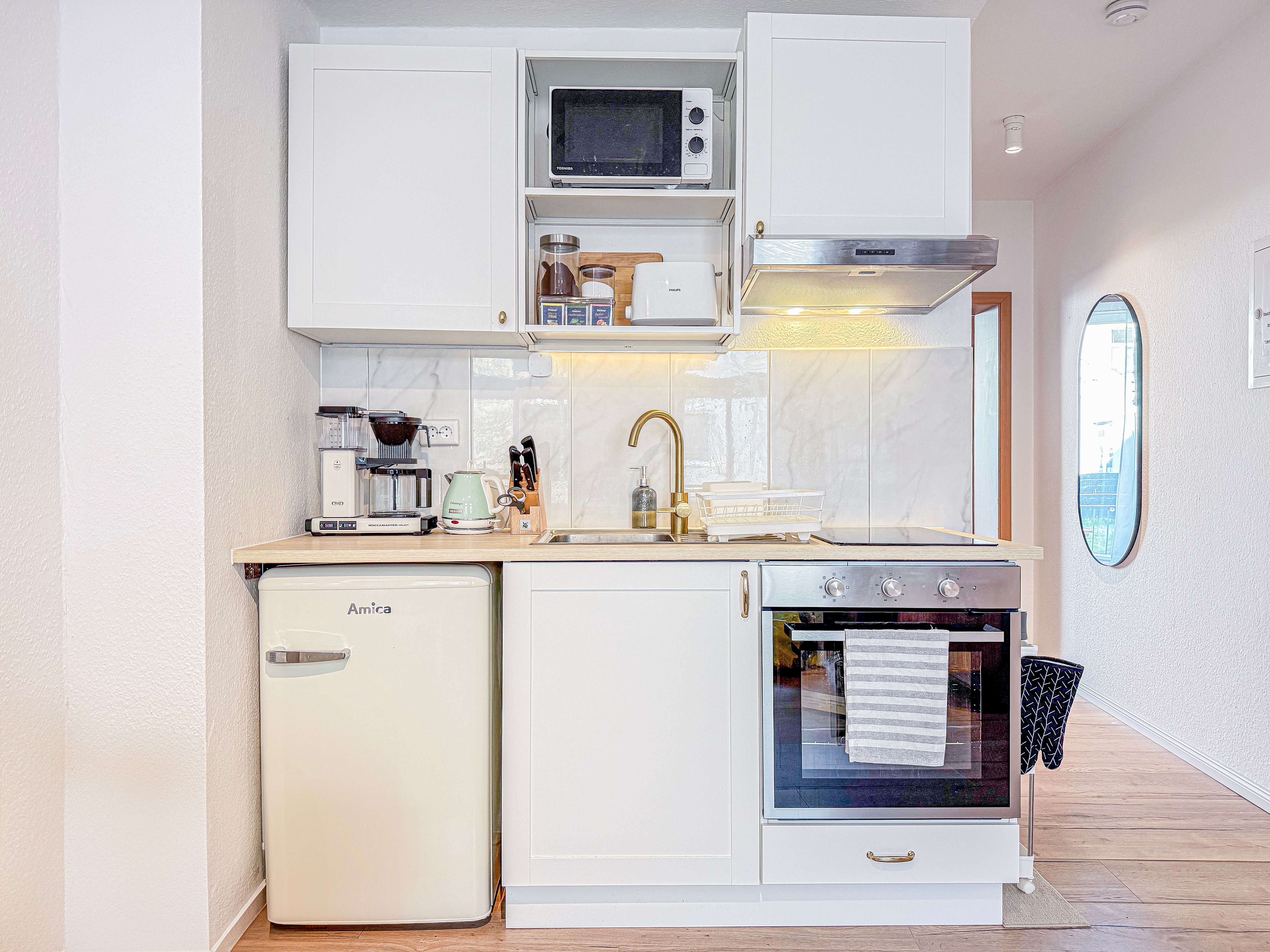 Central Apartment With Private Balcony Overlooking The Garden | 600m To The Main Train Station | Fre - 11
