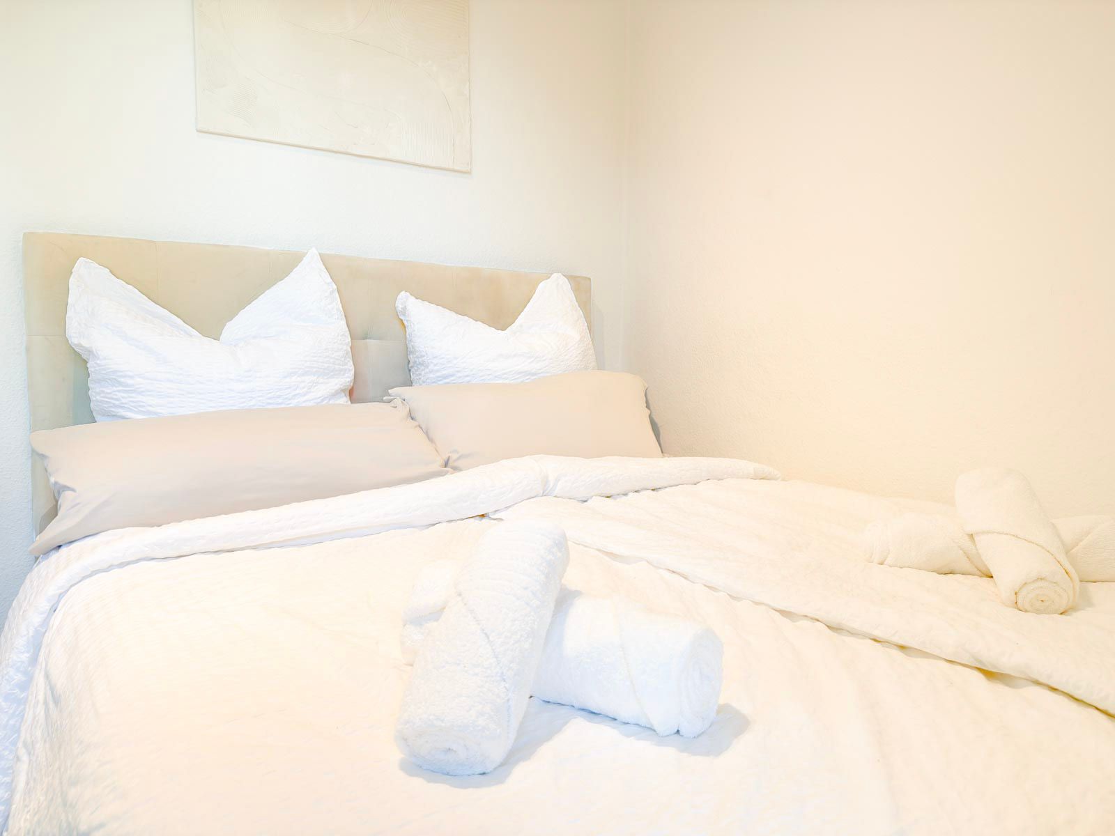 Central Apartment With Private Balcony Overlooking The Garden | 600m To The Main Train Station | Fre - 7