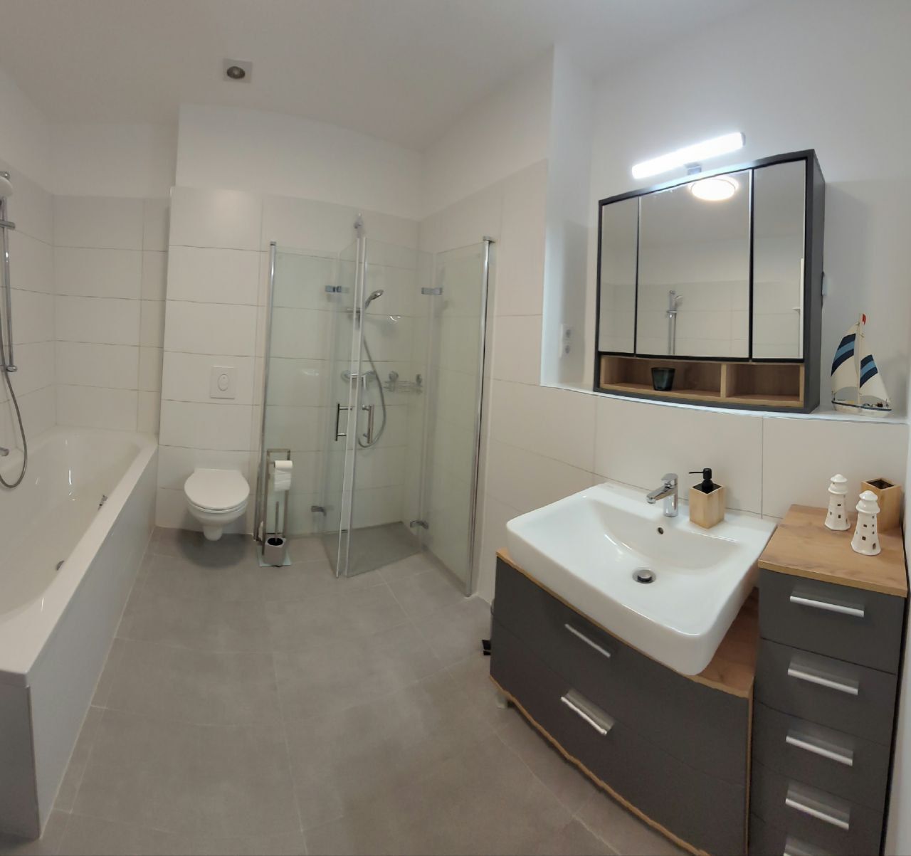 Light-Flooded 3-Room Apartment In The Heart Of Magdeburg - 2