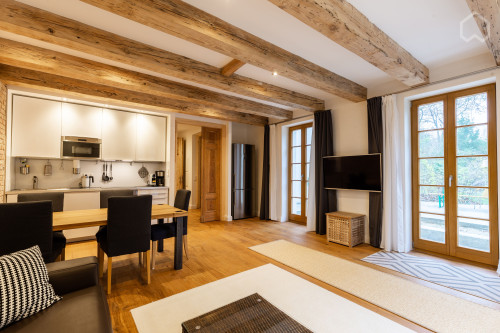 Quiet villa floor with sun terrace and garden on the Teltow Canal, 13km from Berlin