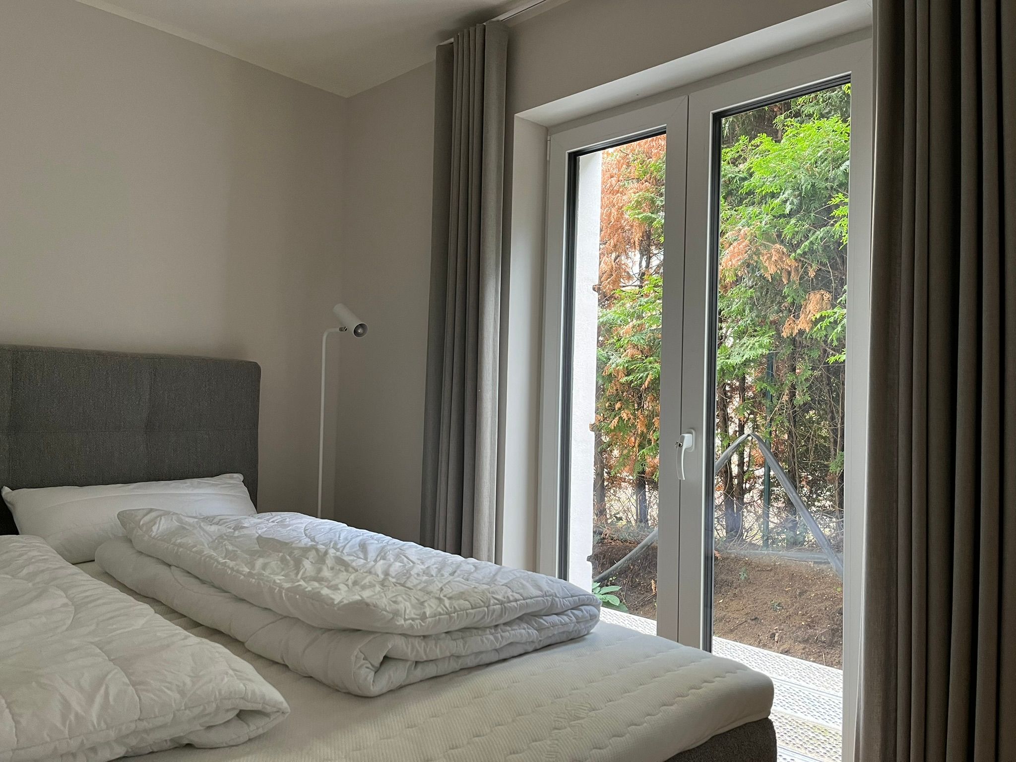 Modern Apartment Opposite Sanssouci Park – Sleeps 2 Adults - Bedroom / Living Room / Study Room / Ki - Modern Apartment Opposite Sanssouci Park – Sleeps 2 Adults - Bedroom / Living Room / Study Room / Kitchen - Gallery - 6