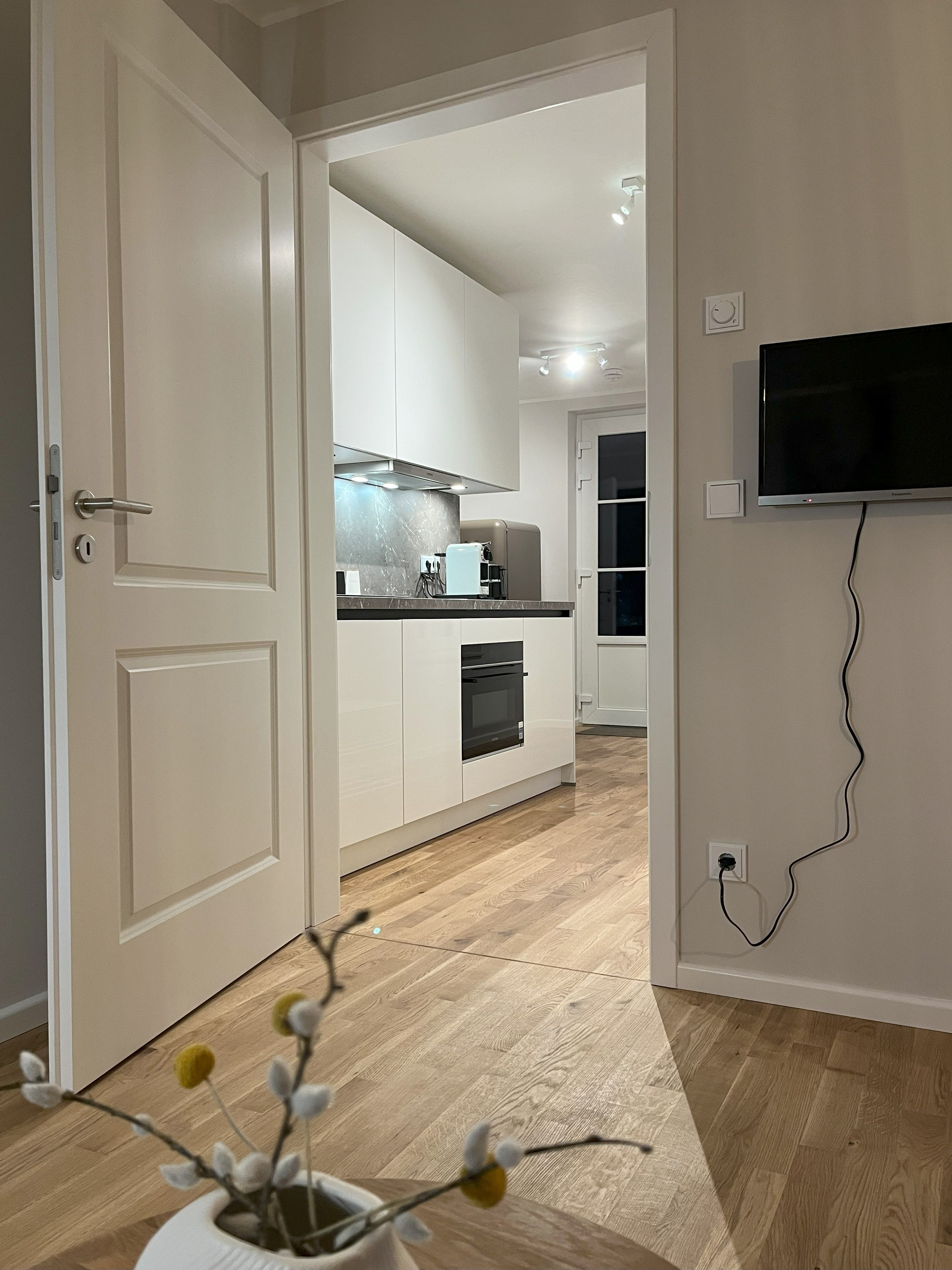 Modern Apartment Opposite Sanssouci Park – Sleeps 2 Adults - Bedroom / Living Room / Study Room / Ki - Modern Apartment Opposite Sanssouci Park – Sleeps 2 Adults - Bedroom / Living Room / Study Room / Kitchen - Gallery - 19