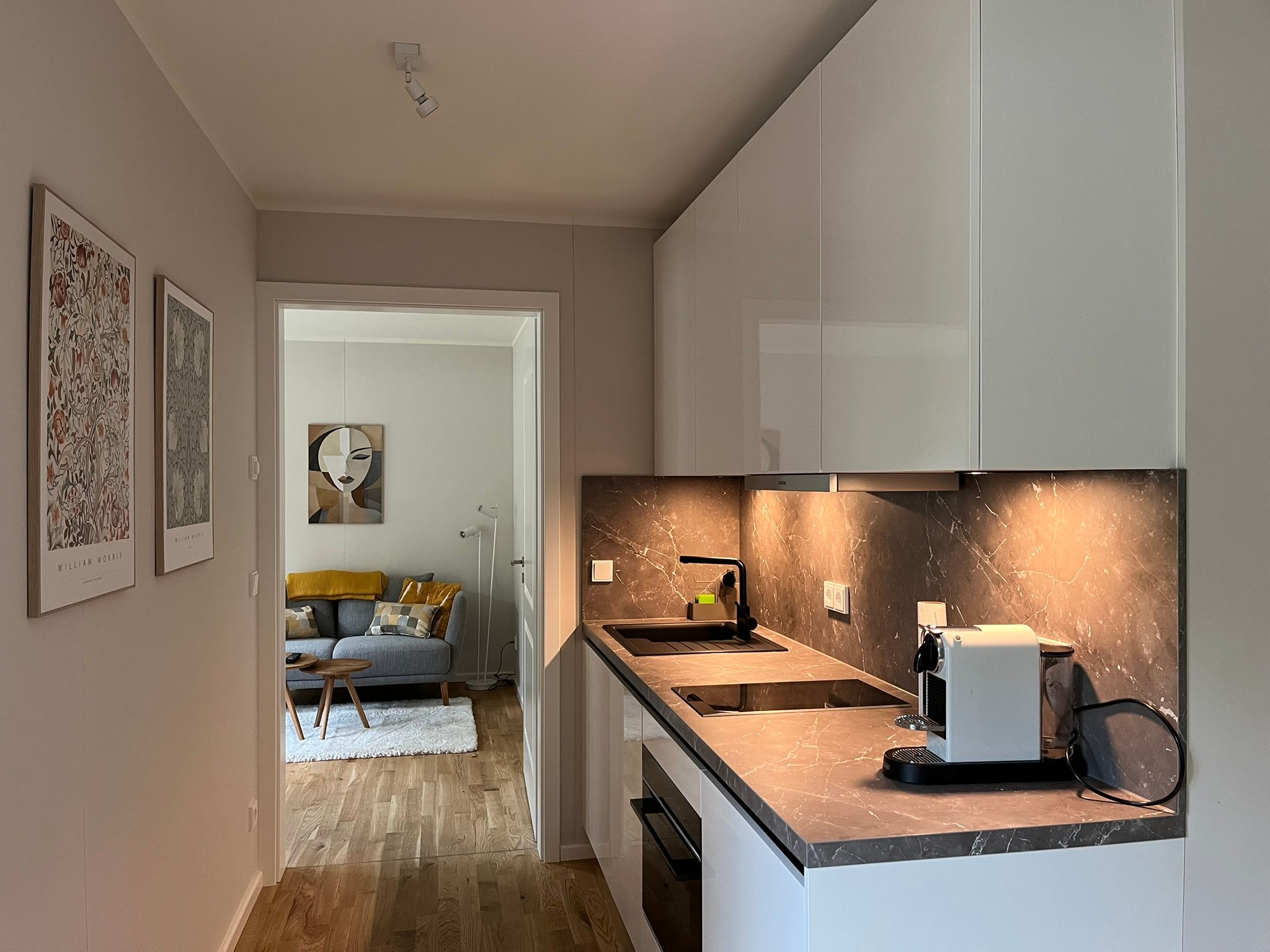 Modern Apartment Opposite Sanssouci Park – Sleeps 2 Adults - Bedroom / Living Room / Study Room / Ki - Modern Apartment Opposite Sanssouci Park – Sleeps 2 Adults - Bedroom / Living Room / Study Room / Kitchen - Gallery - 13