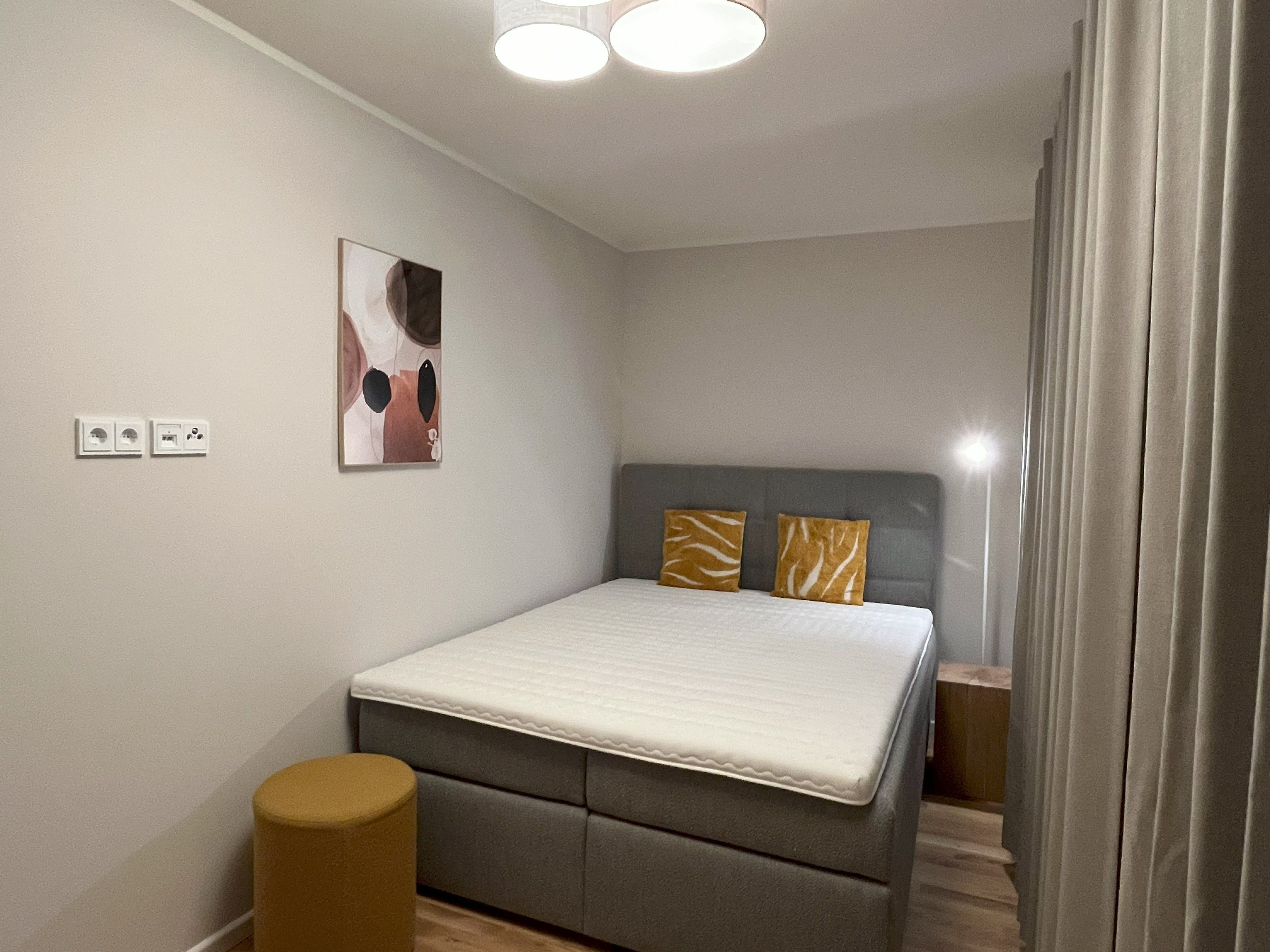 Modern Apartment Opposite Sanssouci Park – Sleeps 2 Adults - Bedroom / Living Room / Study Room / Ki - Modern Apartment Opposite Sanssouci Park – Sleeps 2 Adults - Bedroom / Living Room / Study Room / Kitchen - Gallery - 4