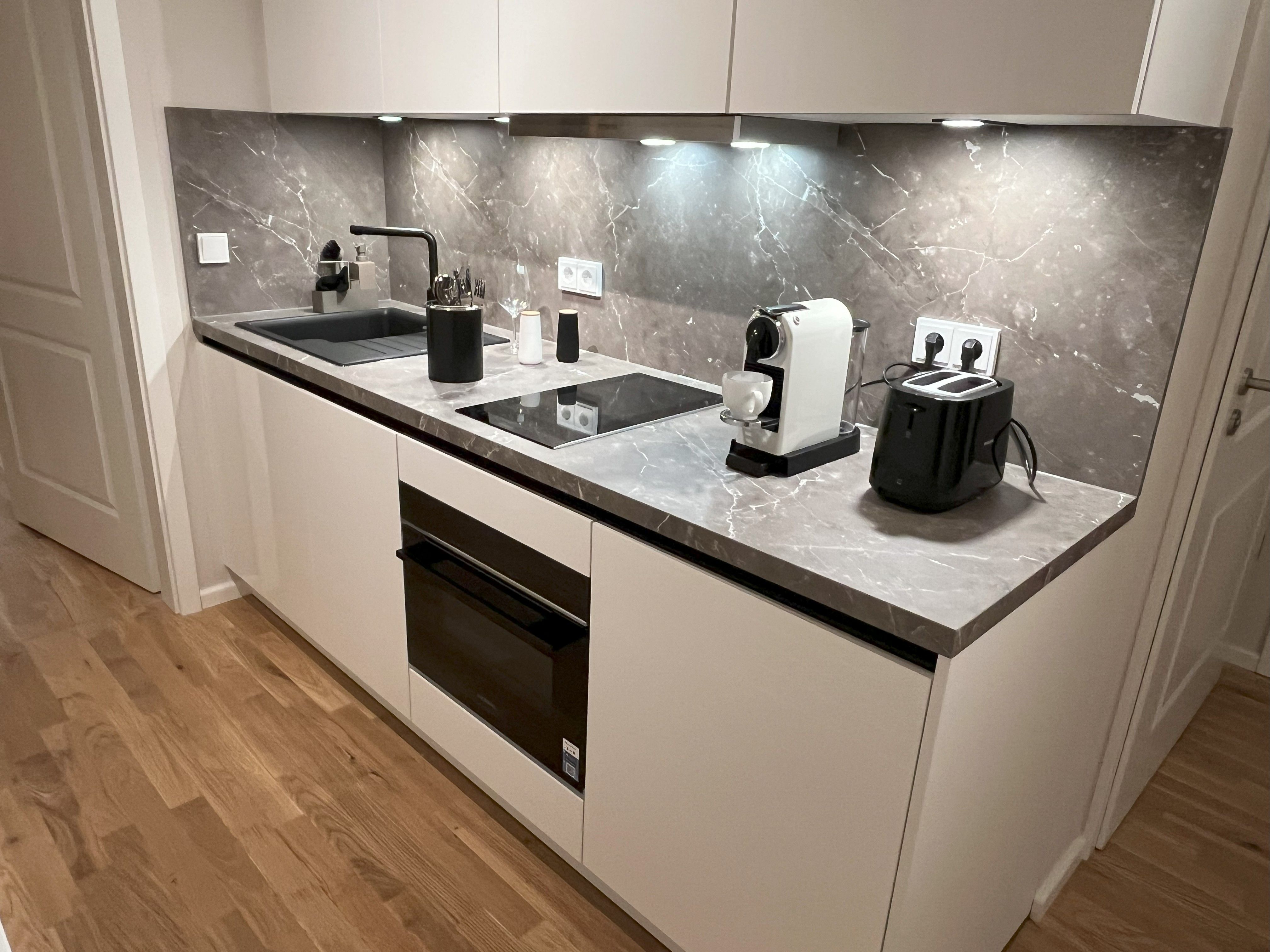 Modern Apartment Opposite Sanssouci Park – Sleeps 2 Adults - Bedroom / Living Room / Study Room / Ki - Modern Apartment Opposite Sanssouci Park – Sleeps 2 Adults - Bedroom / Living Room / Study Room / Kitchen - Gallery - 17