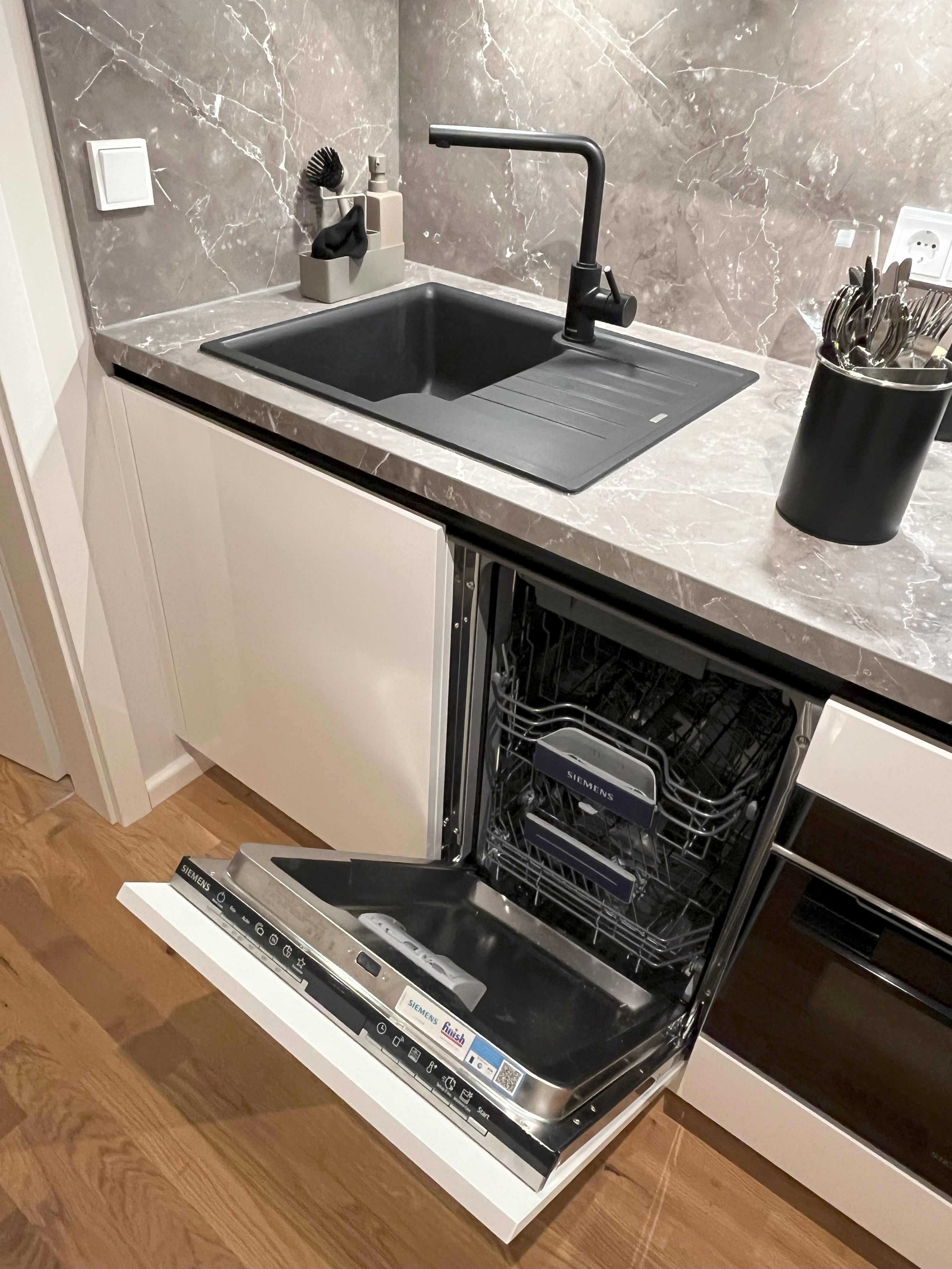 Modern Apartment Opposite Sanssouci Park – Sleeps 2 Adults - Bedroom / Living Room / Study Room / Ki - Modern Apartment Opposite Sanssouci Park – Sleeps 2 Adults - Bedroom / Living Room / Study Room / Kitchen - Gallery - 16