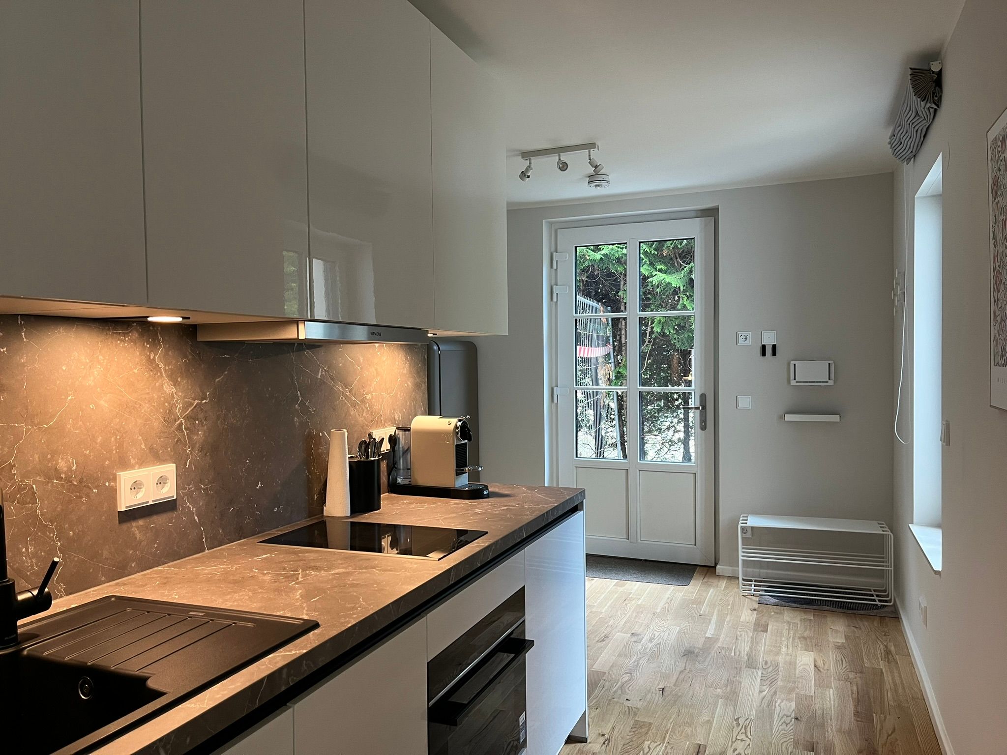 Modern Apartment Opposite Sanssouci Park – Sleeps 2 Adults - Bedroom / Living Room / Study Room / Ki - Modern Apartment Opposite Sanssouci Park – Sleeps 2 Adults - Bedroom / Living Room / Study Room / Kitchen - Gallery - 15