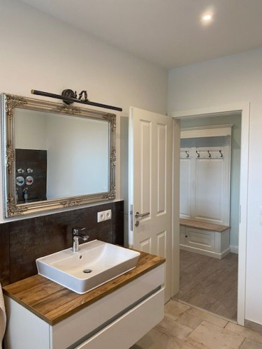 Spacious new apartment with large balcony near the airport