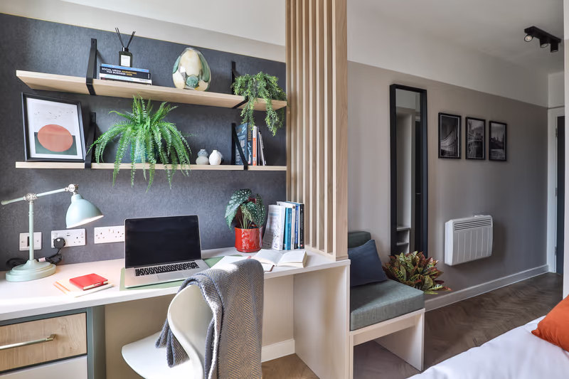 Premium 4 Bed Apartment - The Exchange - Gallery - 3