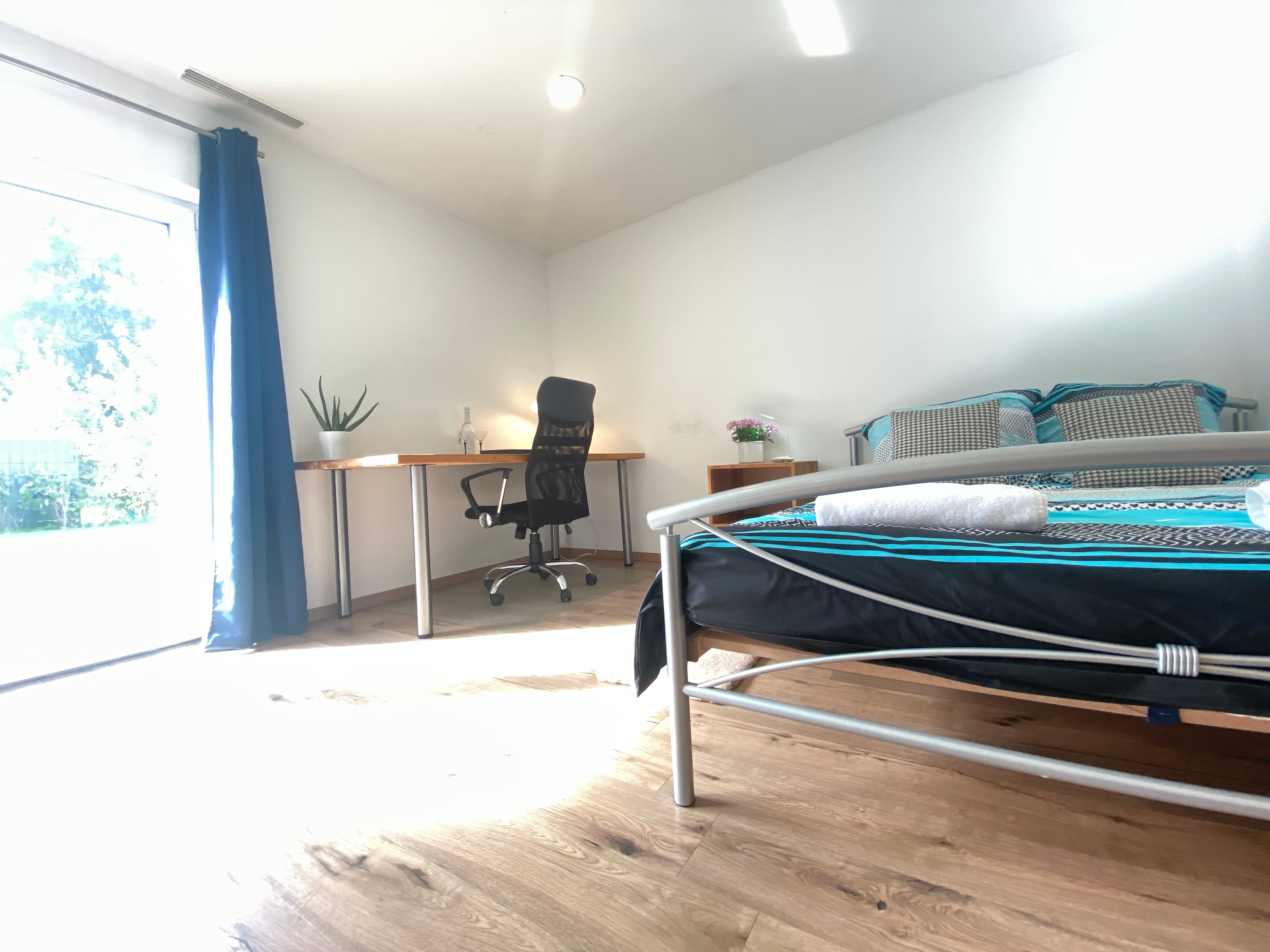Pretty, Neat, Quiet Room Close To Subway - 19
