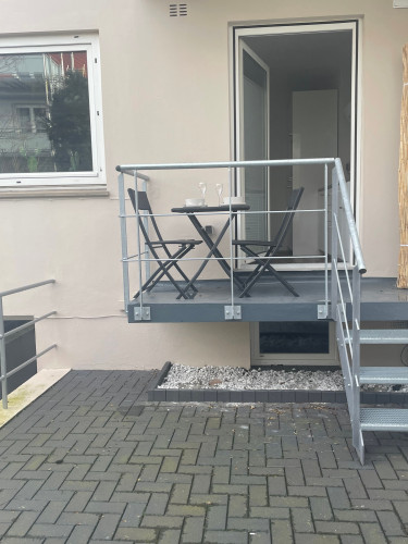 Modern ground floor flat with garden in the best location