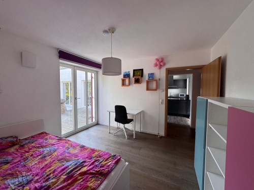 Apartment, feels like living in a house, garden and terrace, in walk distance to university, groceries, parks etc.