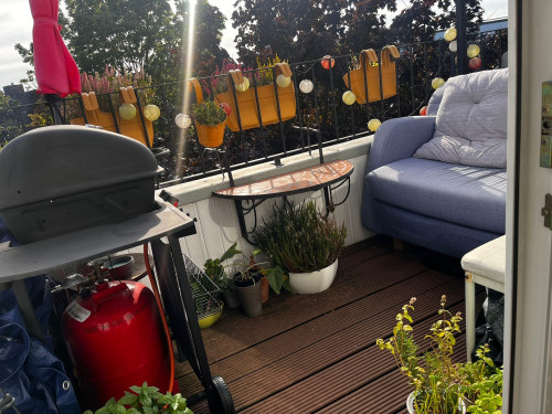 Modern möblierte 2-Zimmer-Dachgeschosswohnung mit Balkon in Hamburg-Barmbek