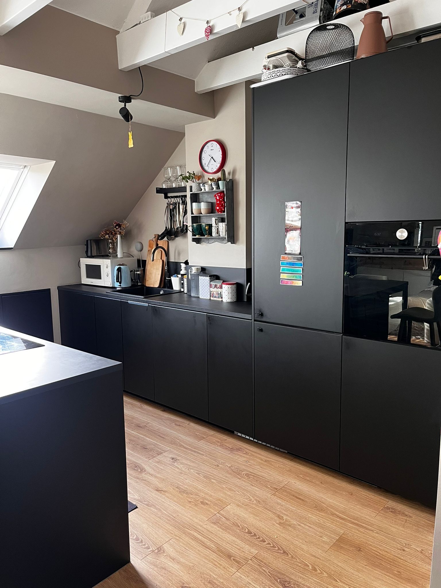  Modern Möblierte 2-Zimmer-Dachgeschosswohnung Mit Balkon In Hamburg-Barmbek  -  Modern möblierte 2-Zimmer-Dachgeschosswohnung mit Balkon in Hamburg-Barmbek  - Gallery -  6