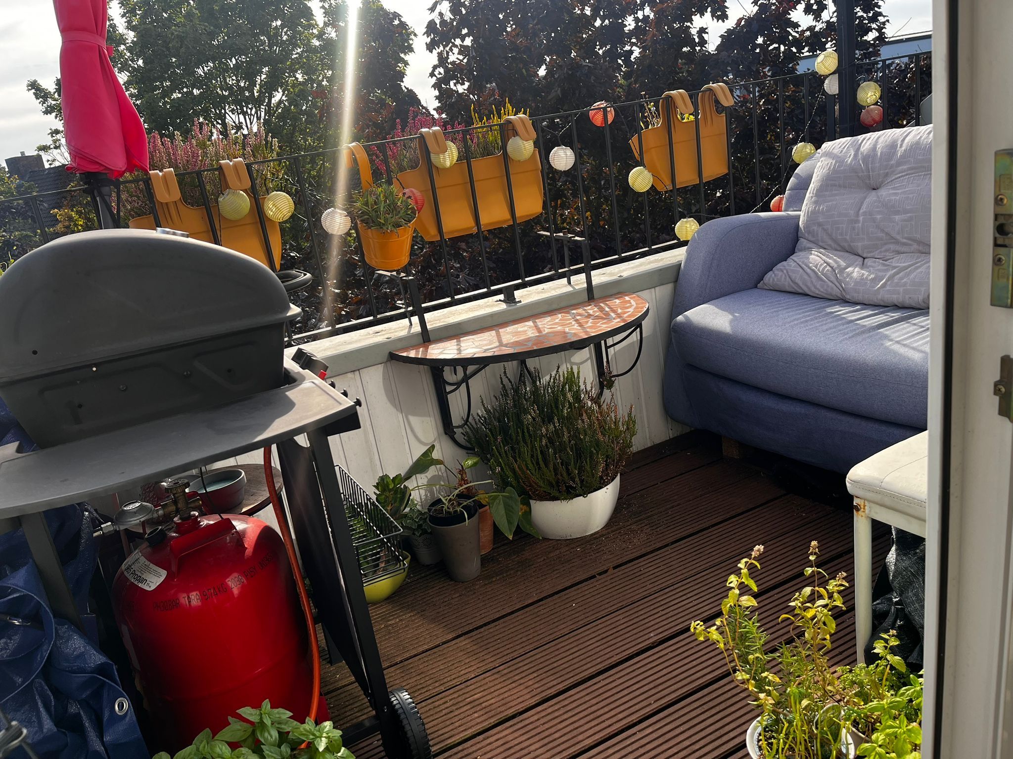  Modern Möblierte 2-Zimmer-Dachgeschosswohnung Mit Balkon In Hamburg-Barmbek  -  Modern möblierte 2-Zimmer-Dachgeschosswohnung mit Balkon in Hamburg-Barmbek  - Gallery -  1