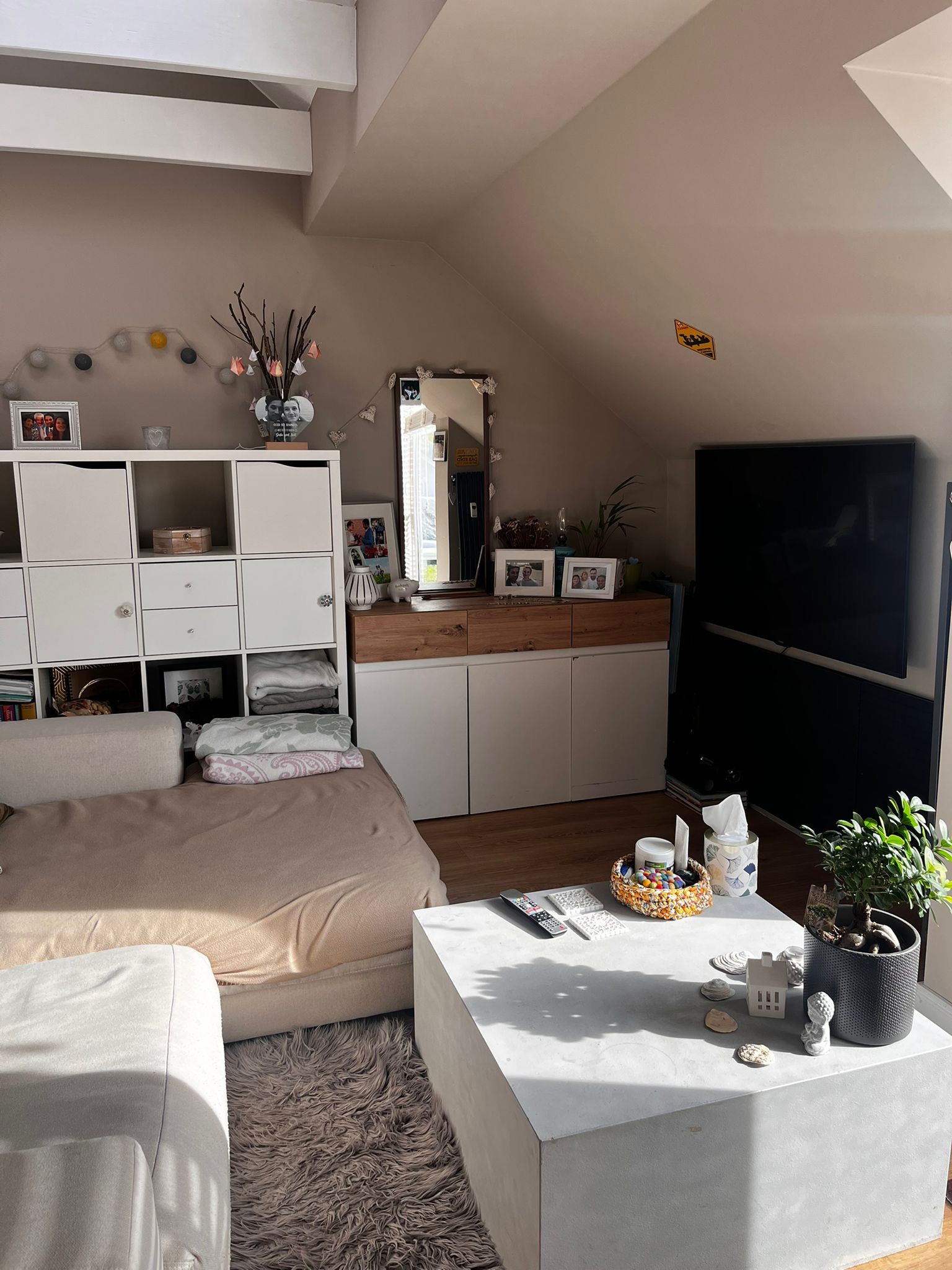  Modern Möblierte 2-Zimmer-Dachgeschosswohnung Mit Balkon In Hamburg-Barmbek  -  Modern möblierte 2-Zimmer-Dachgeschosswohnung mit Balkon in Hamburg-Barmbek  - Gallery -  8