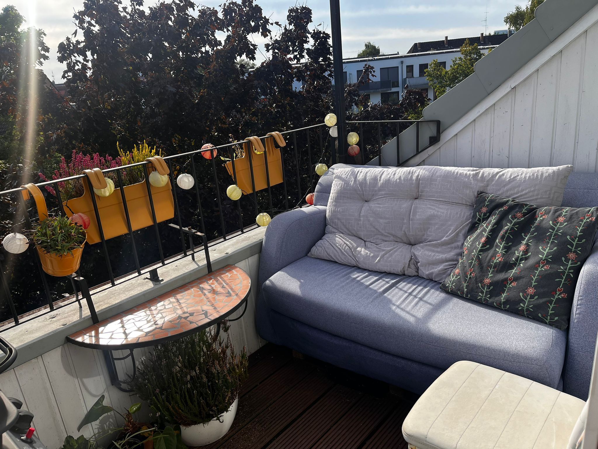  Modern Möblierte 2-Zimmer-Dachgeschosswohnung Mit Balkon In Hamburg-Barmbek  -  Modern möblierte 2-Zimmer-Dachgeschosswohnung mit Balkon in Hamburg-Barmbek  - Gallery -  2