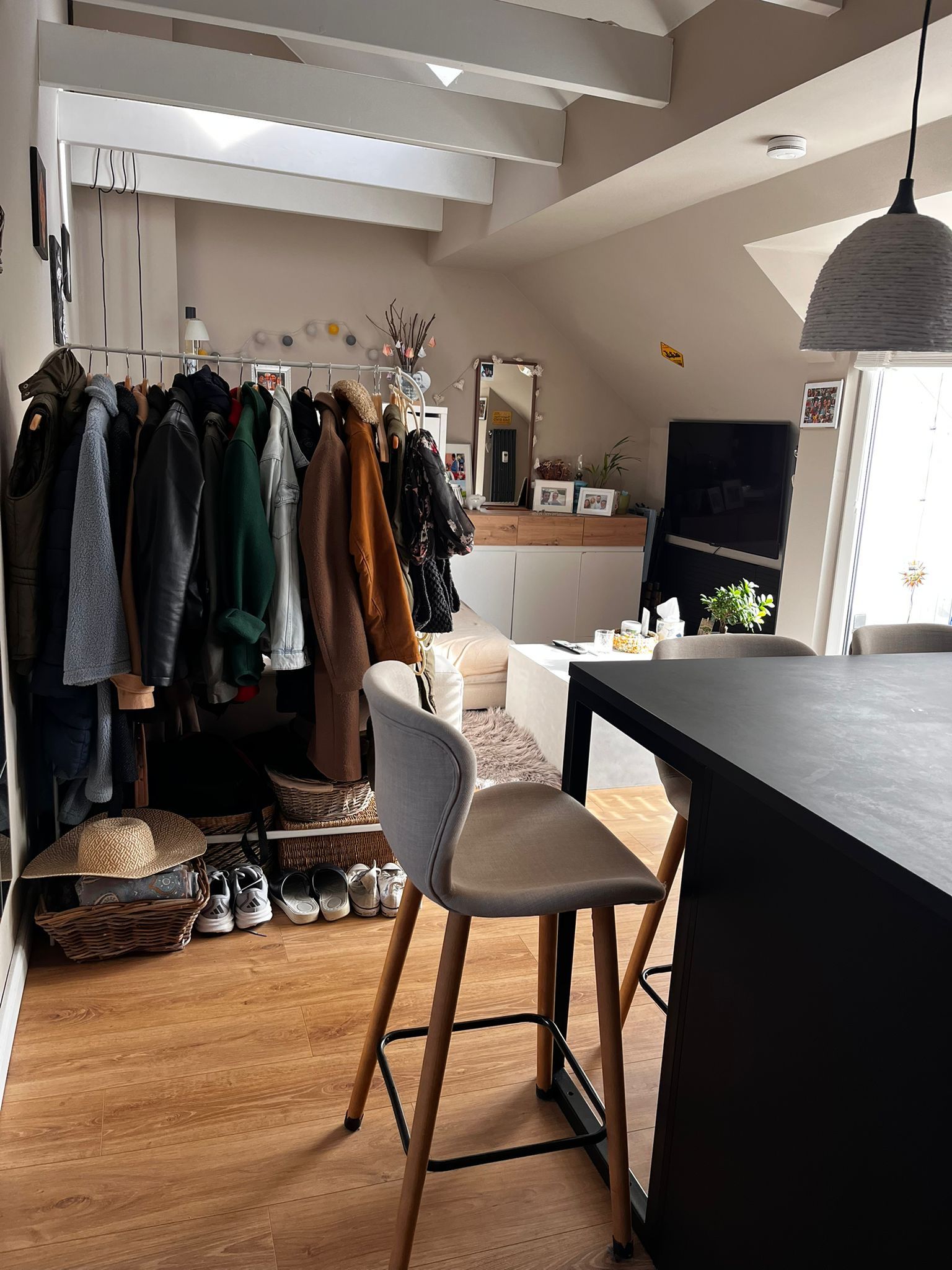  Modern Möblierte 2-Zimmer-Dachgeschosswohnung Mit Balkon In Hamburg-Barmbek  -  Modern möblierte 2-Zimmer-Dachgeschosswohnung mit Balkon in Hamburg-Barmbek  - Gallery -  17