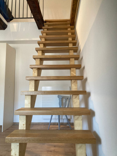 Above the rooftops: 2 floors (up to 2 people), contract with extension option, 2024 fully renovated, fully furnished, super central, old town