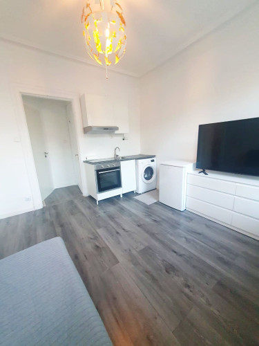 Newly Renovated and Bright 2-Room Apartment in the Heart of Hamburg Schnelsen  - Gallery -  5