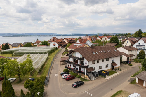 Übersetzung (Englisch): Panorama Apartment Meersburg – Boutique-Inspired Design & Smart Living