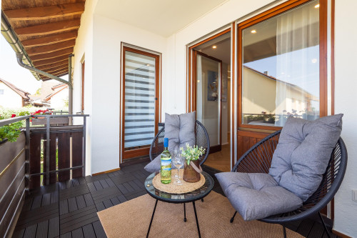 Übersetzung (Englisch): Panorama Apartment Meersburg – Boutique-Inspired Design & Smart Living