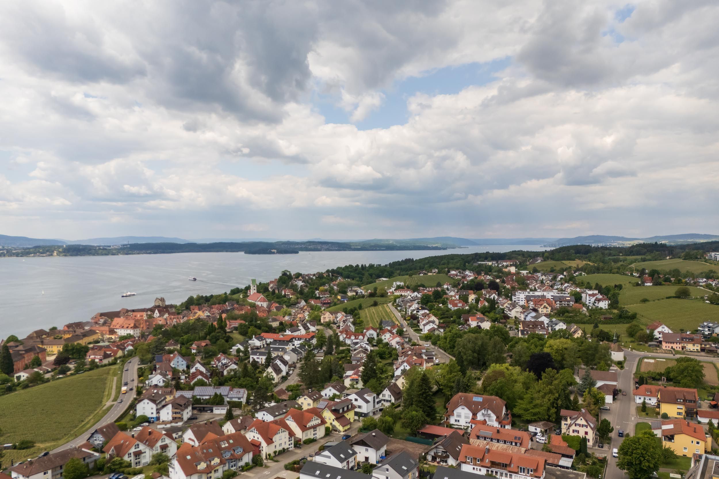 Übersetzung (Englisch): Panorama Apartment Meersburg – Boutique-Inspired Design & Smart Living - 1