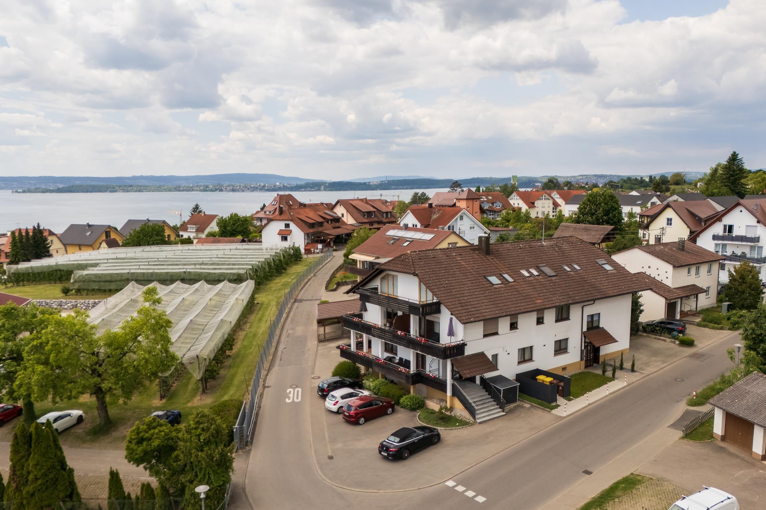 Übersetzung (Englisch): Panorama Apartment Meersburg – Boutique-Inspired Design & Smart Living - 3