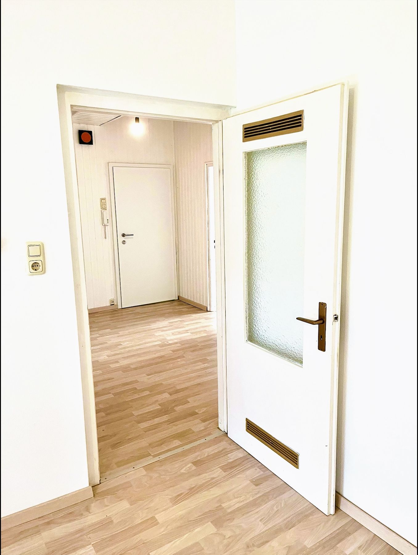 Completely Remodelled 2 Bedroom Apartment In Central Aachen - 5