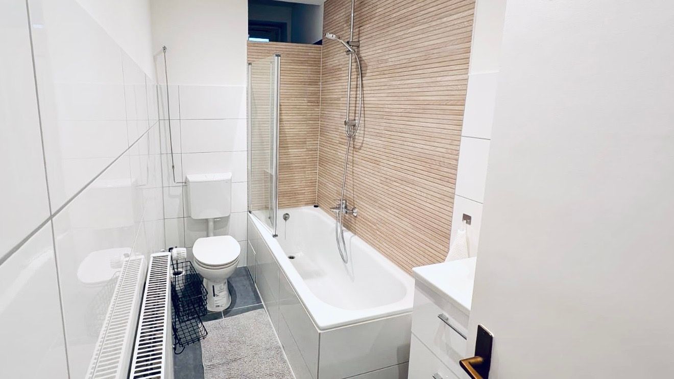 Completely Remodelled 2 Bedroom Apartment In Central Aachen - 10